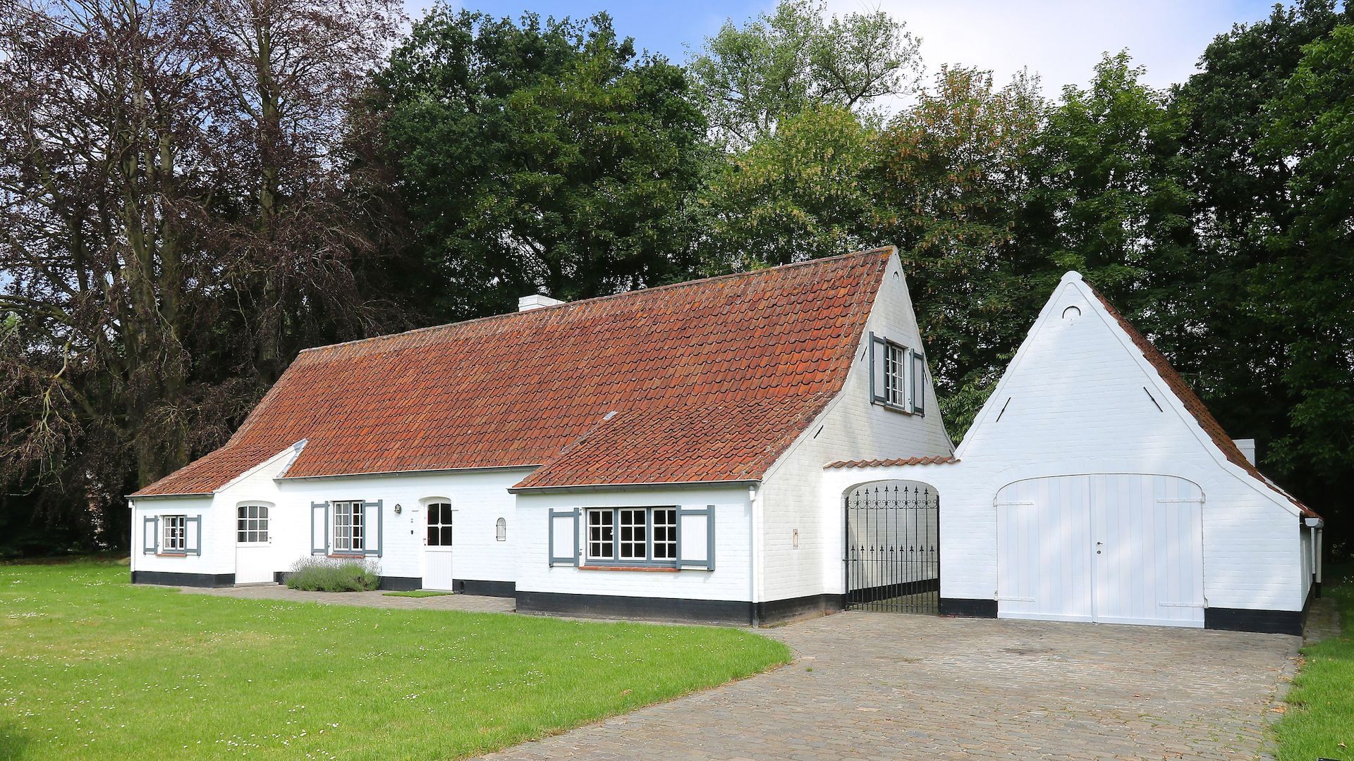 charmante  villa in landelijke stijl  – prachtig perceel van 4851 m2 – residentieel gelegen tussen Brugge en Oostende (Jabbeke)