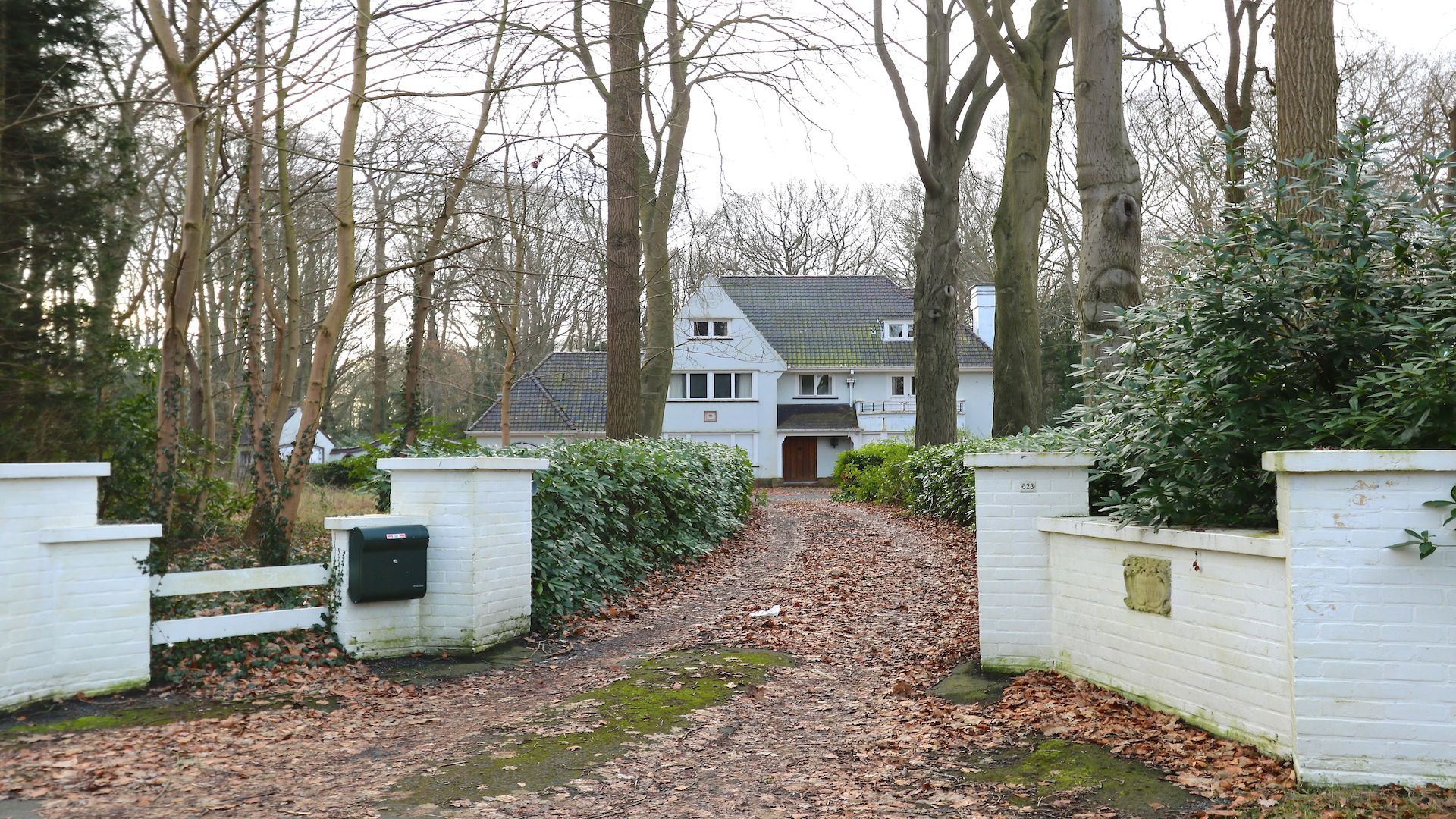Landhuis ‘Eickenbosch’, charmepand uit de late jaren 30, uiterst residentiële ligging te St Andries, domein van circa 11000 m2