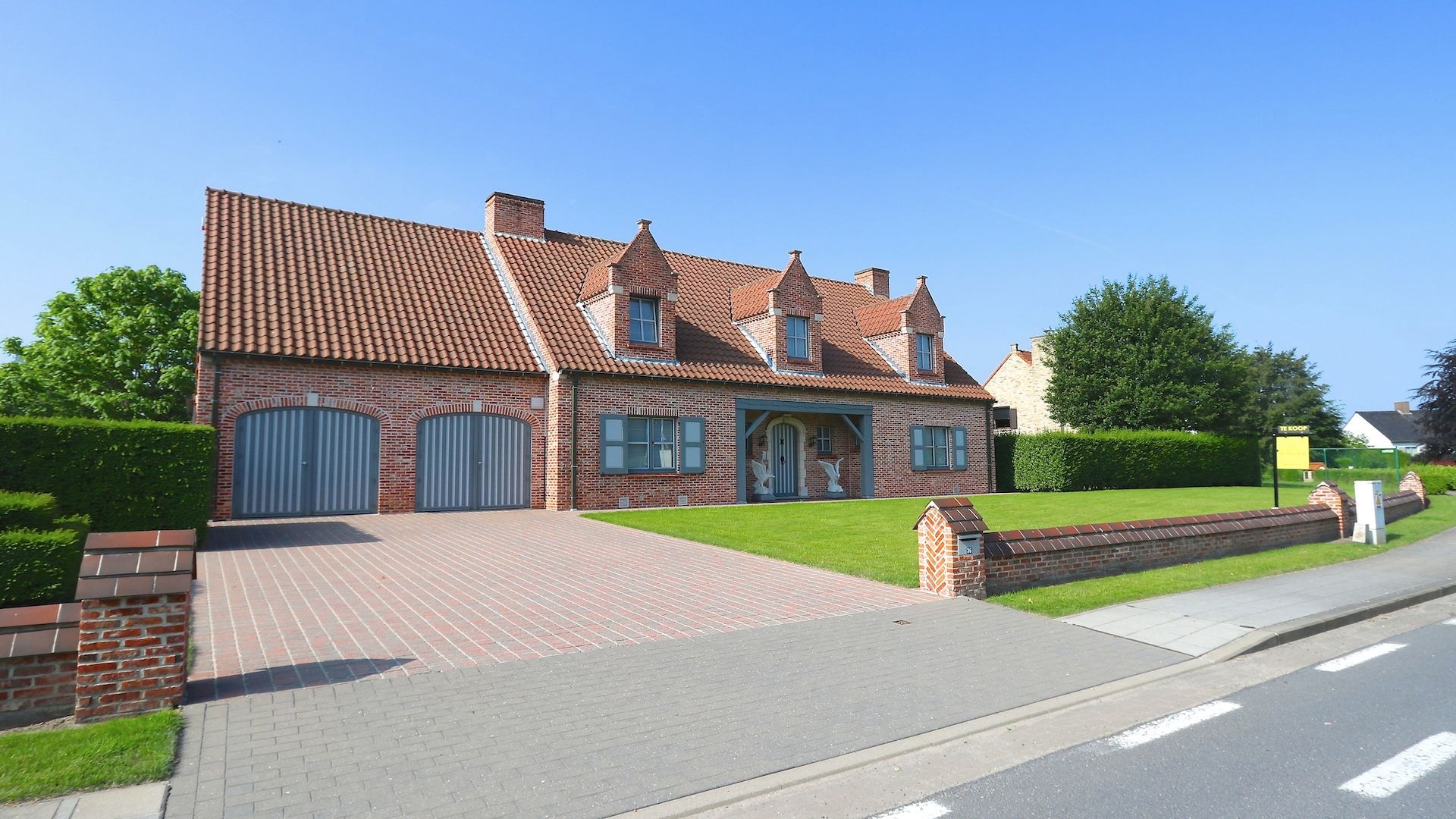 riante villa met een ‘dijk van een tuin’ en dubbele garage - 1820 m2 – centrale en residentiële ligging te Oostkamp