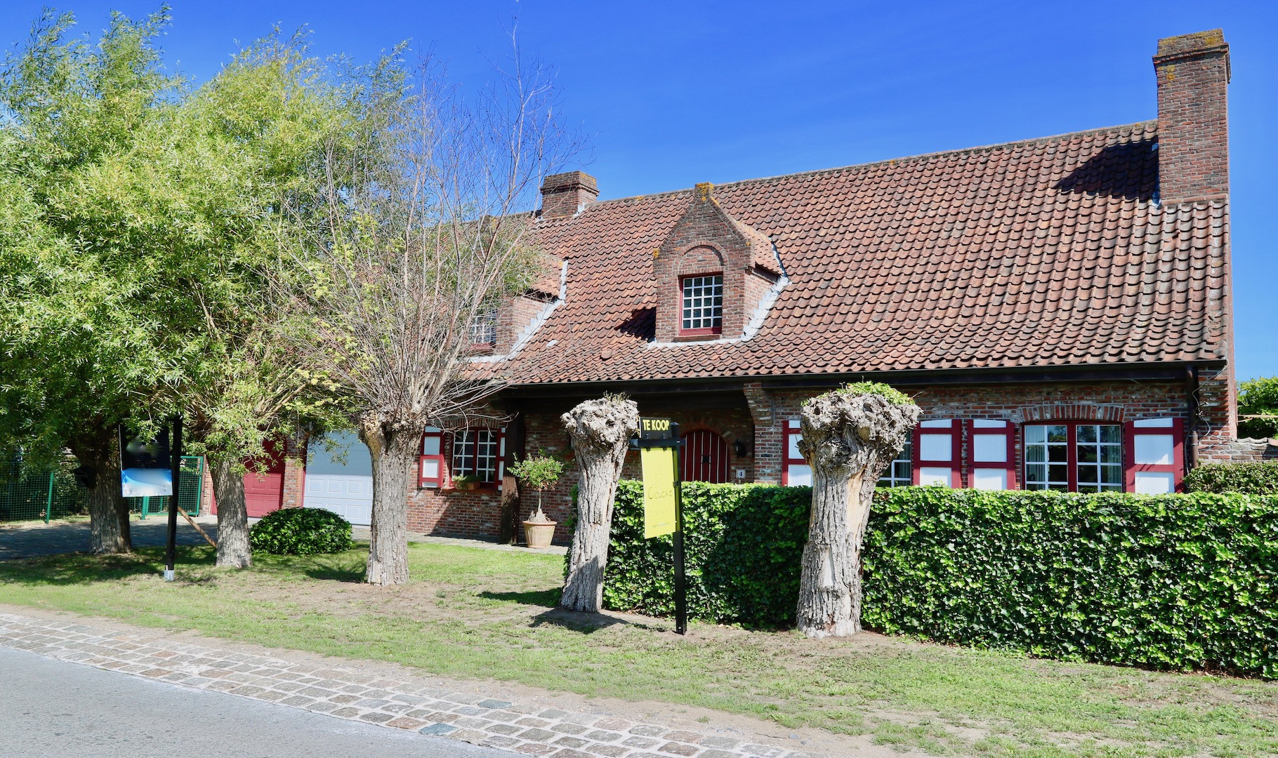 charmevilla met open zicht op de velden, dubbele garage en tuin