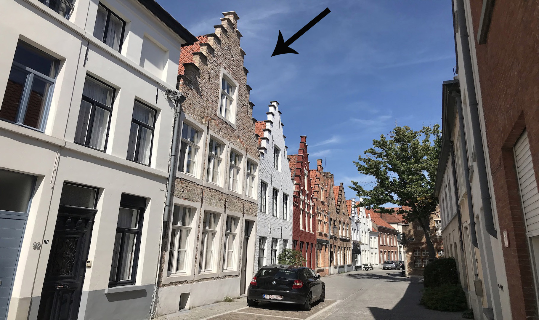 exclusieve architectenwoning, 16e-17e eeuwse kern met eigentijdse accenten, 4 slaapkamers, 3 badkamers, lift, terras en tuin aan rei en park, toplocatie bij St Jacobs