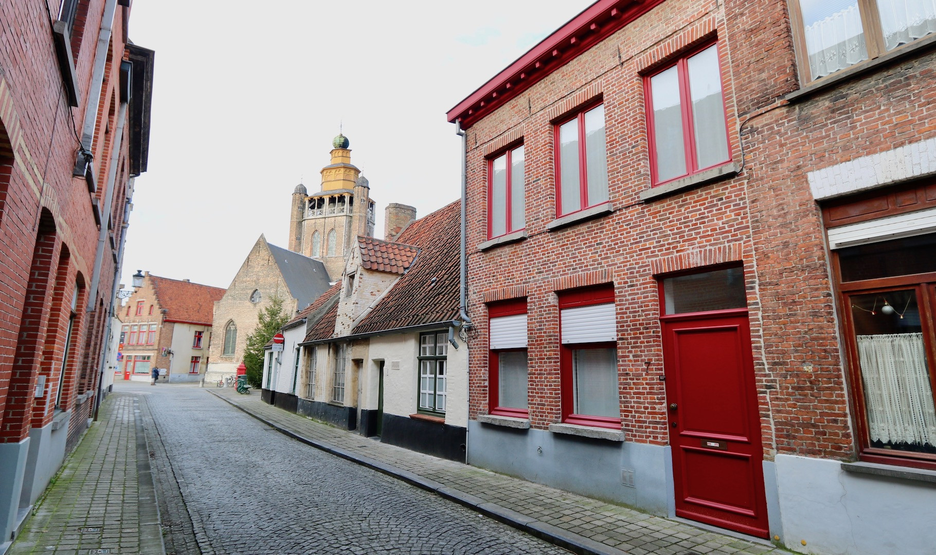 leuke stadswoning met zonnige tuin in de schaduw van Jeruzalemkerk