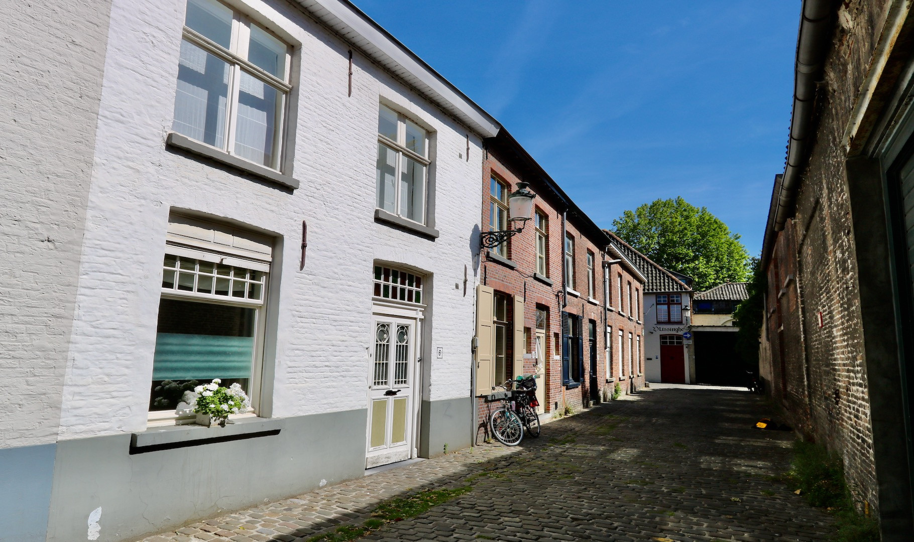 supercharmant Brugs huis met leuke buitenpatio, schilderachtig gelegen op Sint-Anna