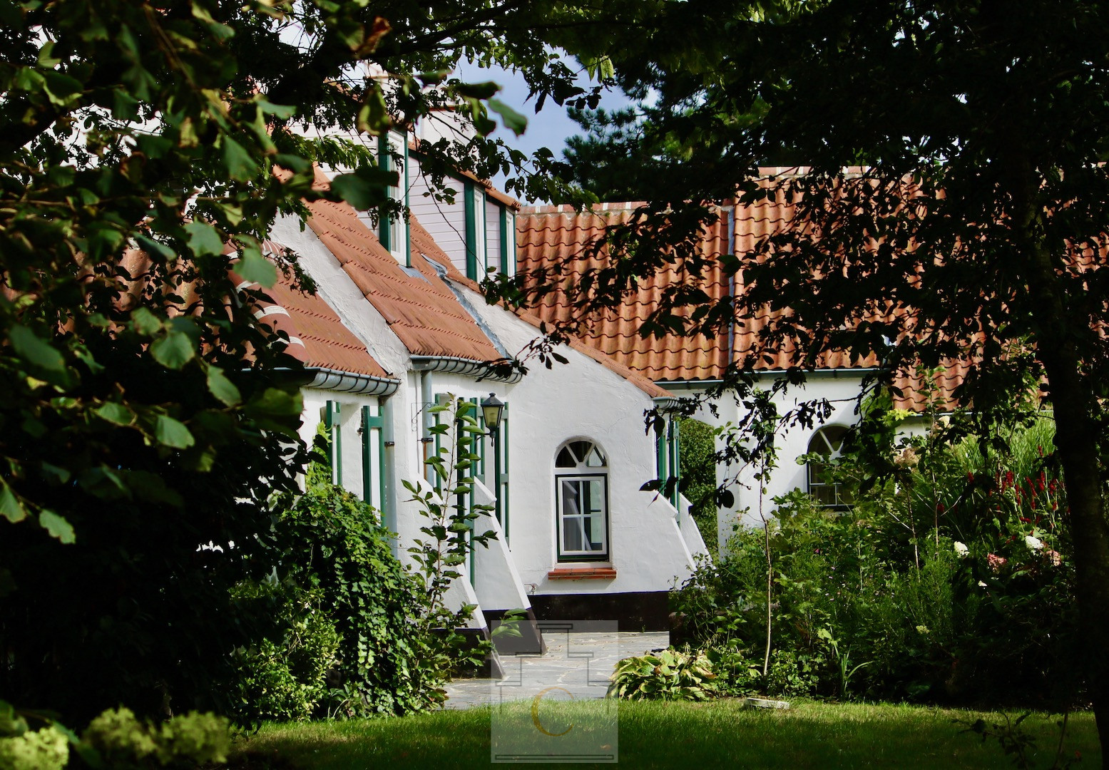 schilderachtig gelegen hoevevilla te Damme (Moerkerke), midden de velden, de Provence in Vlaanderen