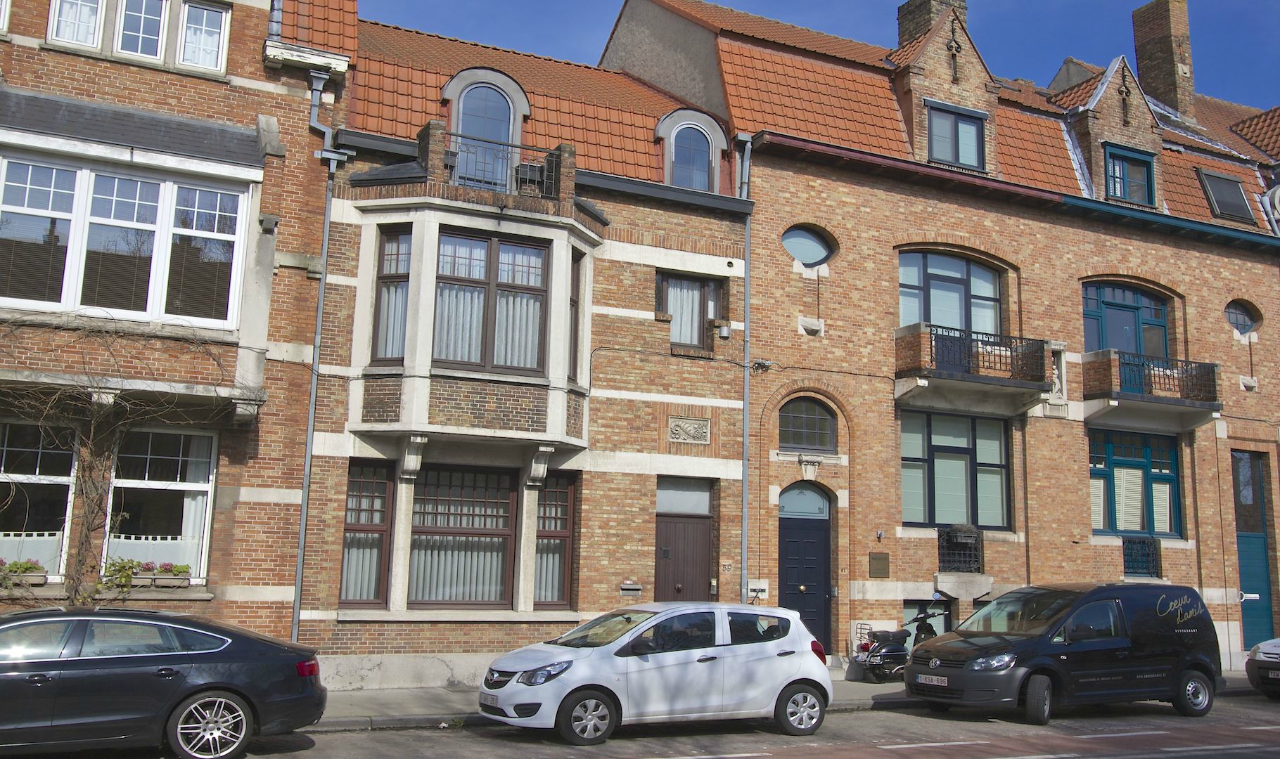 Verrassend ruim burgerhuis met zonnige tuin – Kristus Koning, nabij Ezelpoort