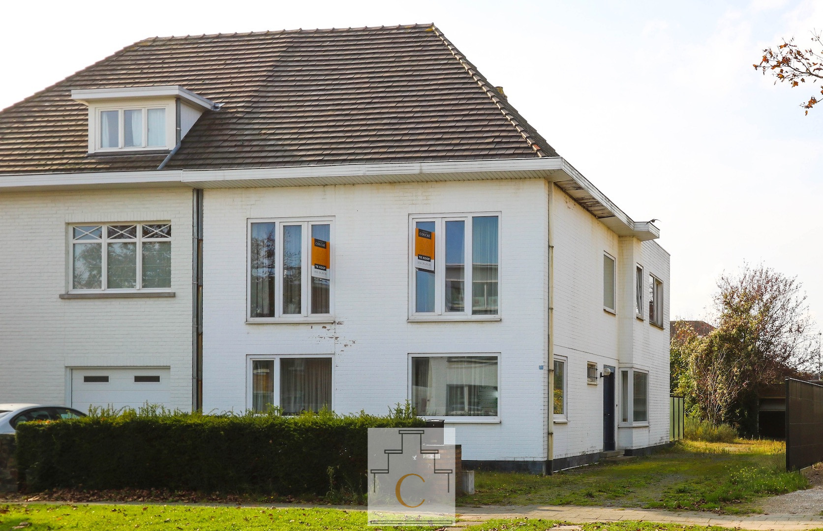 Ruime halfopen gezinswoning met dubbele garage en flinke tuin, tussen Sint Andries en Kristus Koning