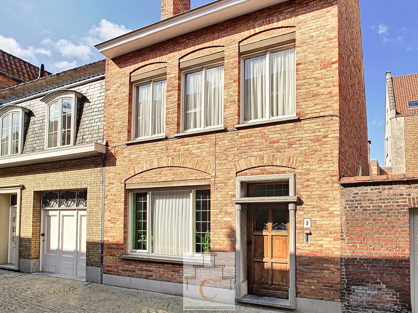 ruime stadwoning met flink terras, te renoveren, perfecte ligging nabij Beenhouwersstraat