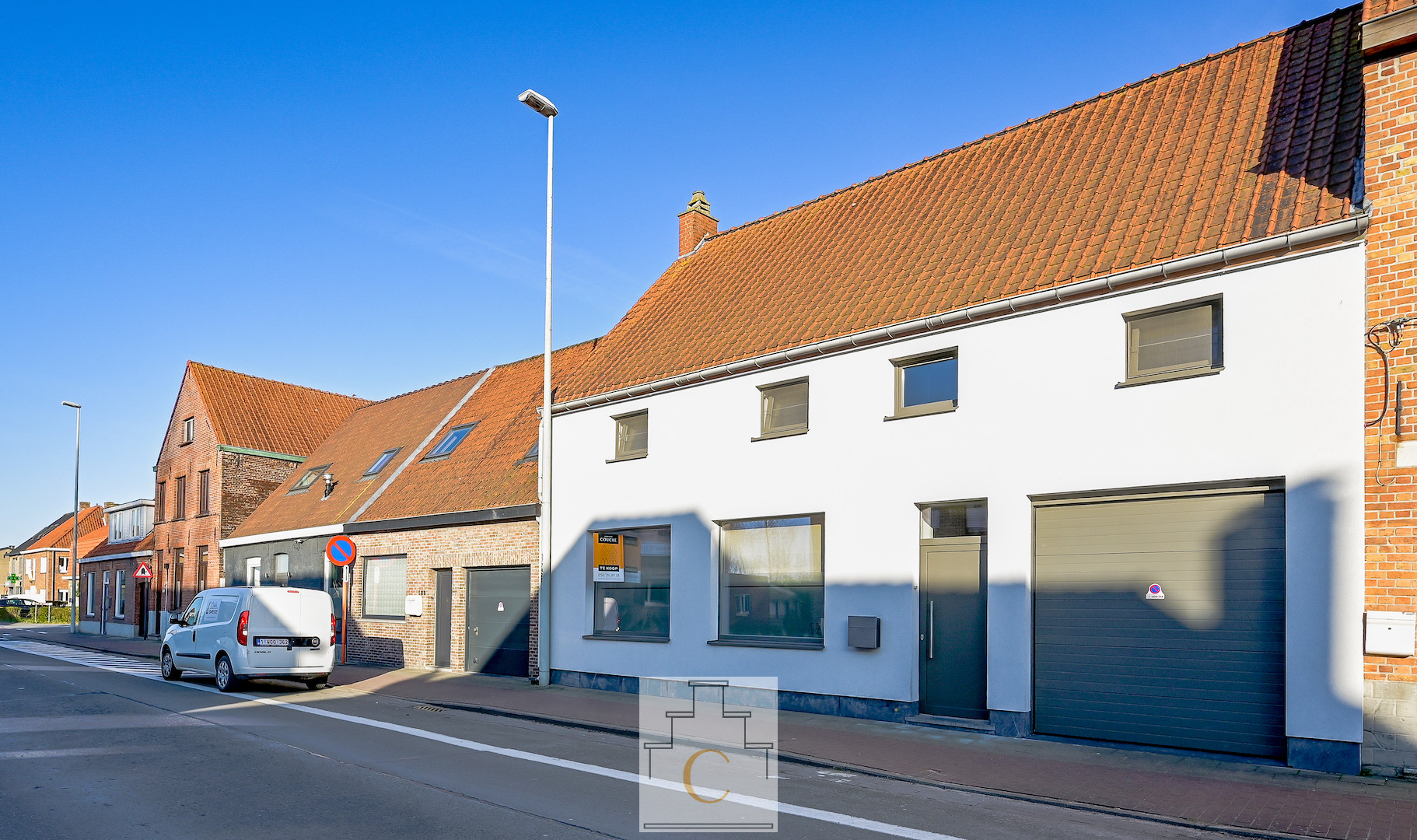 Ruime gezinswoning met zongerichte tuin en garage.