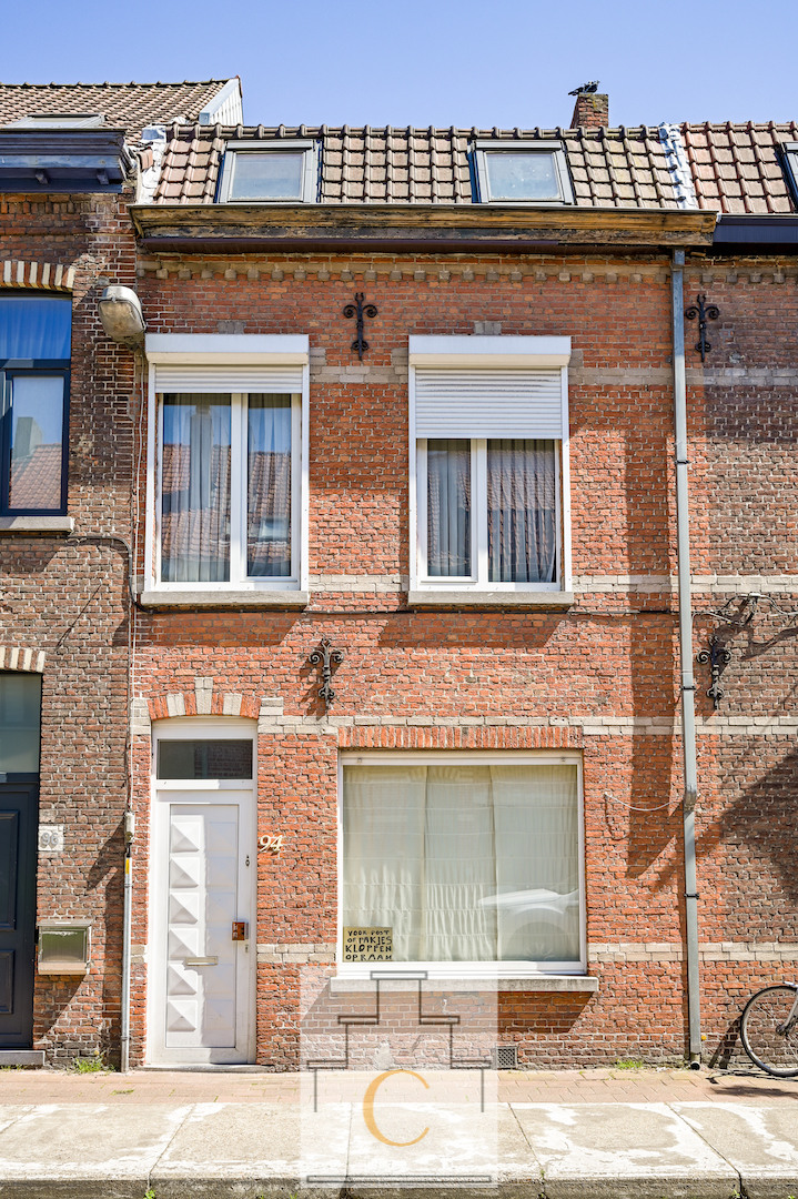 Rijwoning met zongerichte tuin te Assebroek, gelegen net buiten de Brugse binnenstad