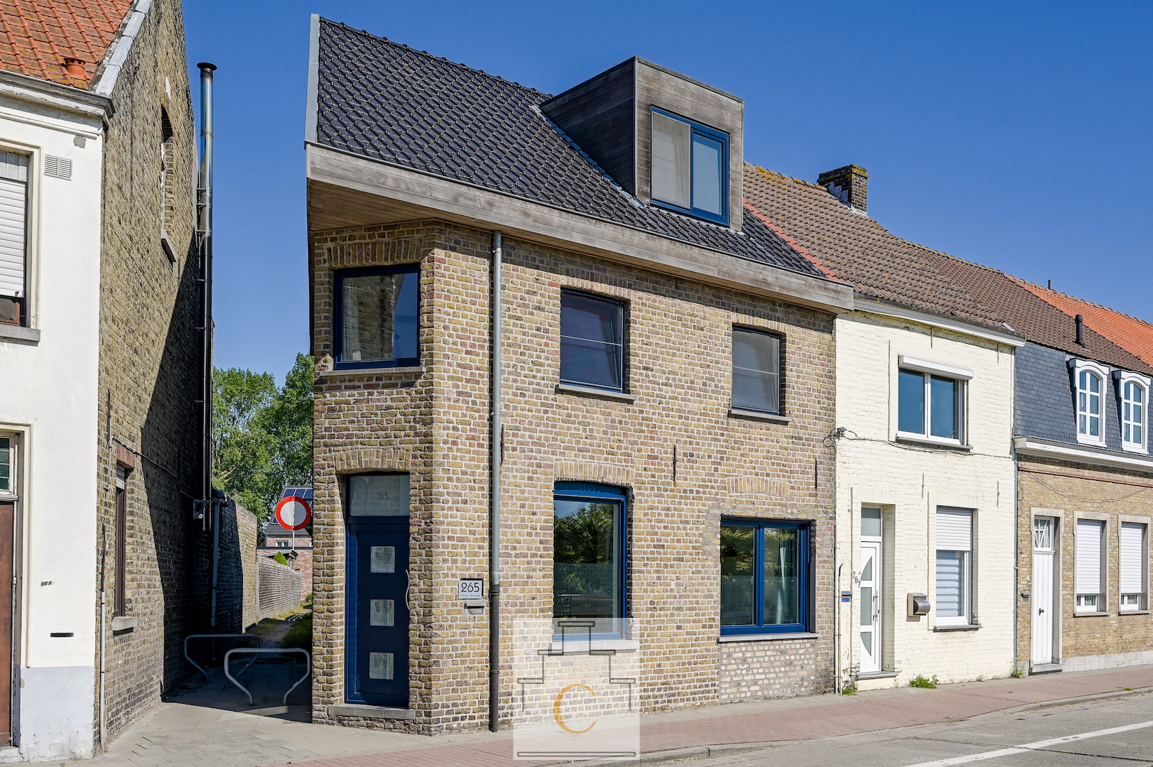 Gerenoveerde halfopen bebouwing te Koolkerke