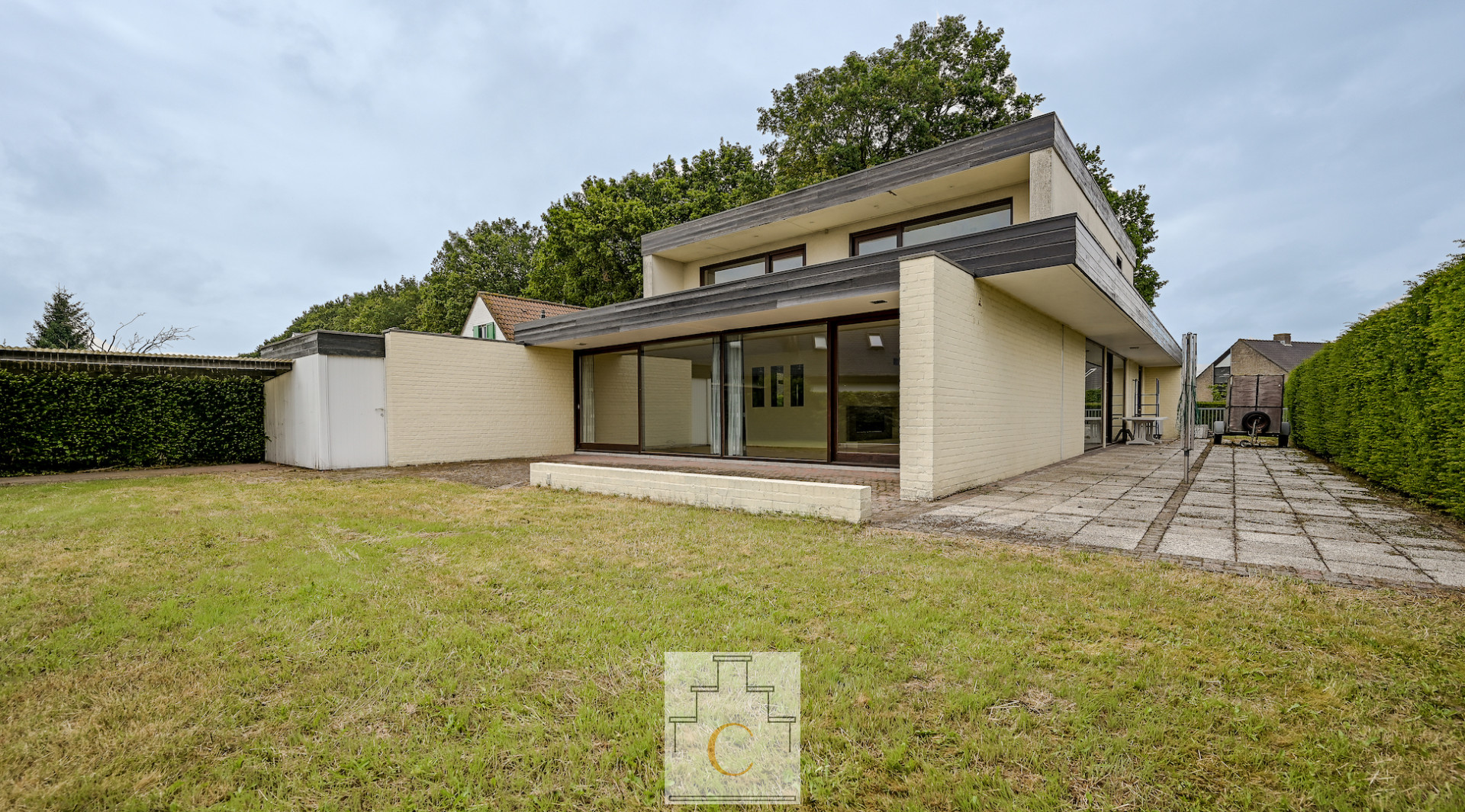 Villa in moderne stijl op residentiële topligging te Jabbeke