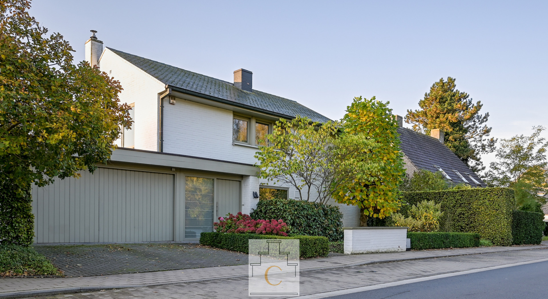 Modernistische villa gelegen te Sint-Michiels