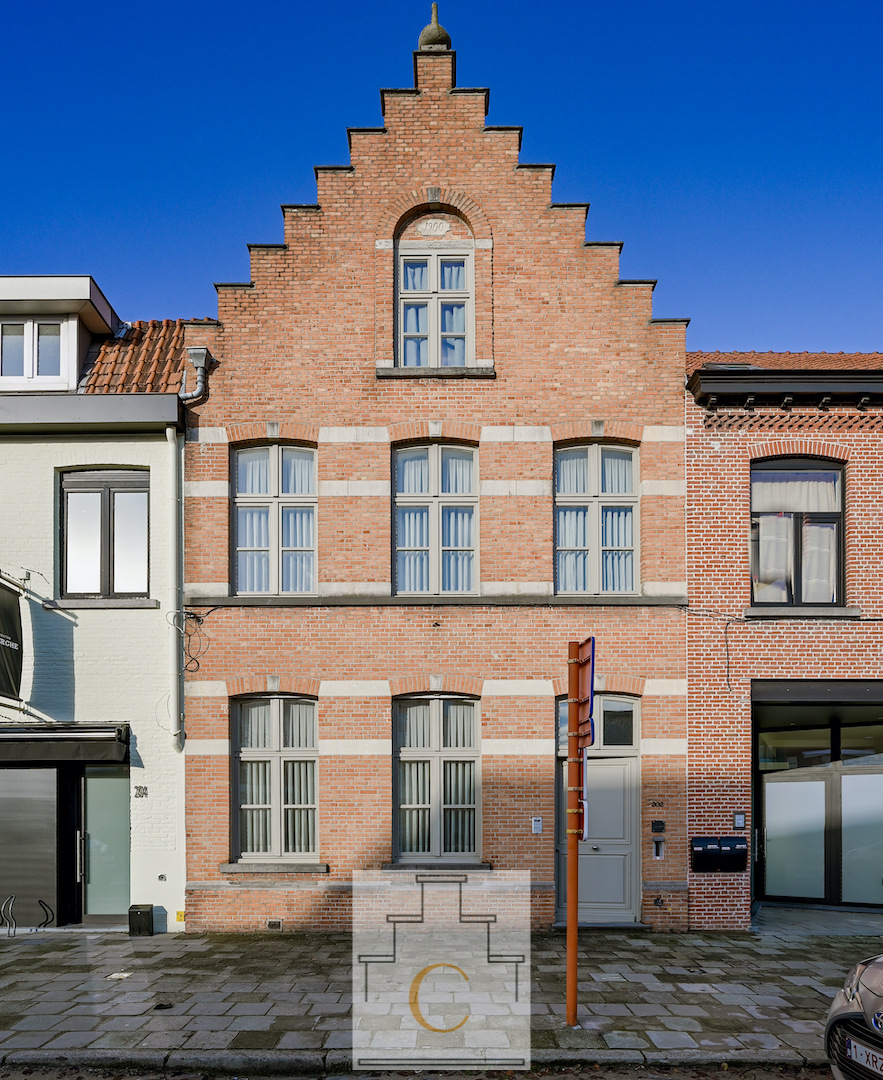 Ruim diephuis met stadstuin en dubbele garage vlakbij het centrum van Brugge