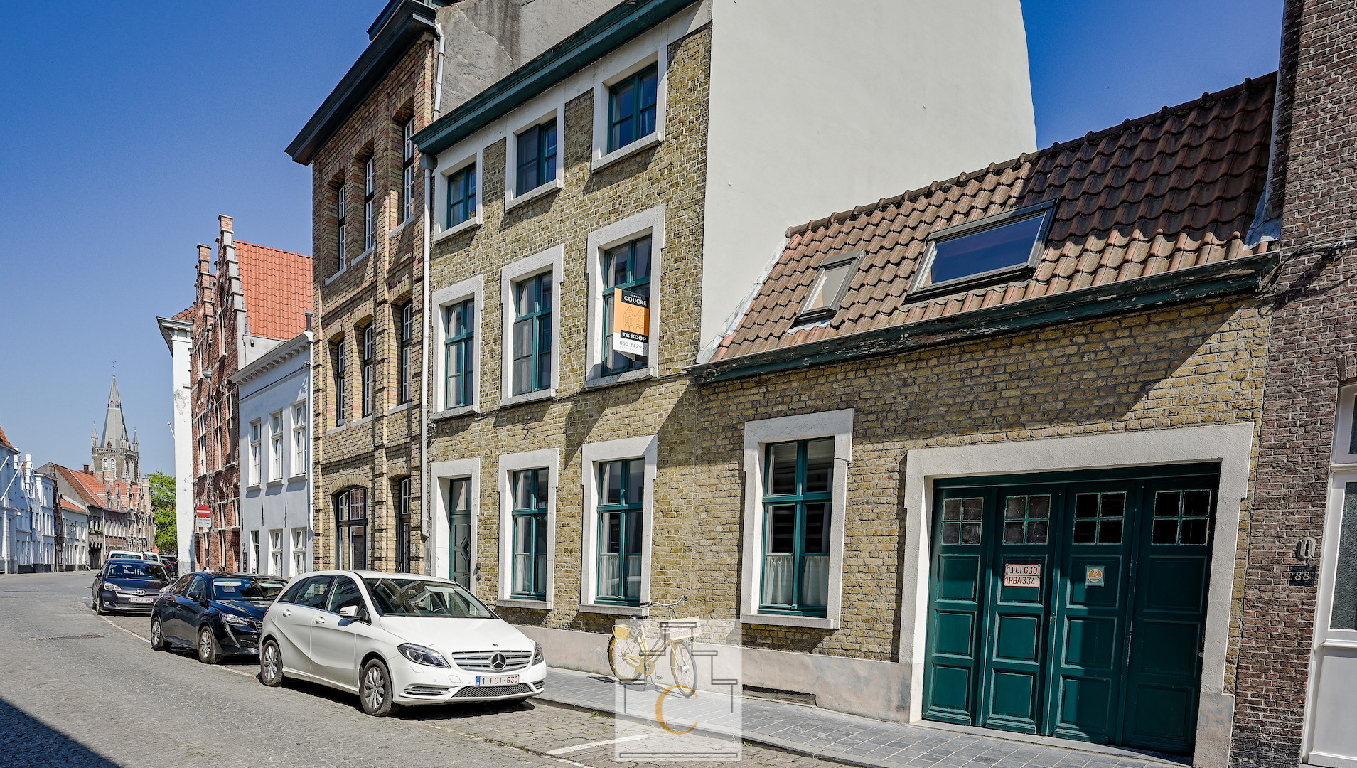 breedhuis, voormalige artiestenwoning, met ruime garage en terrastuin, vergund als B & B