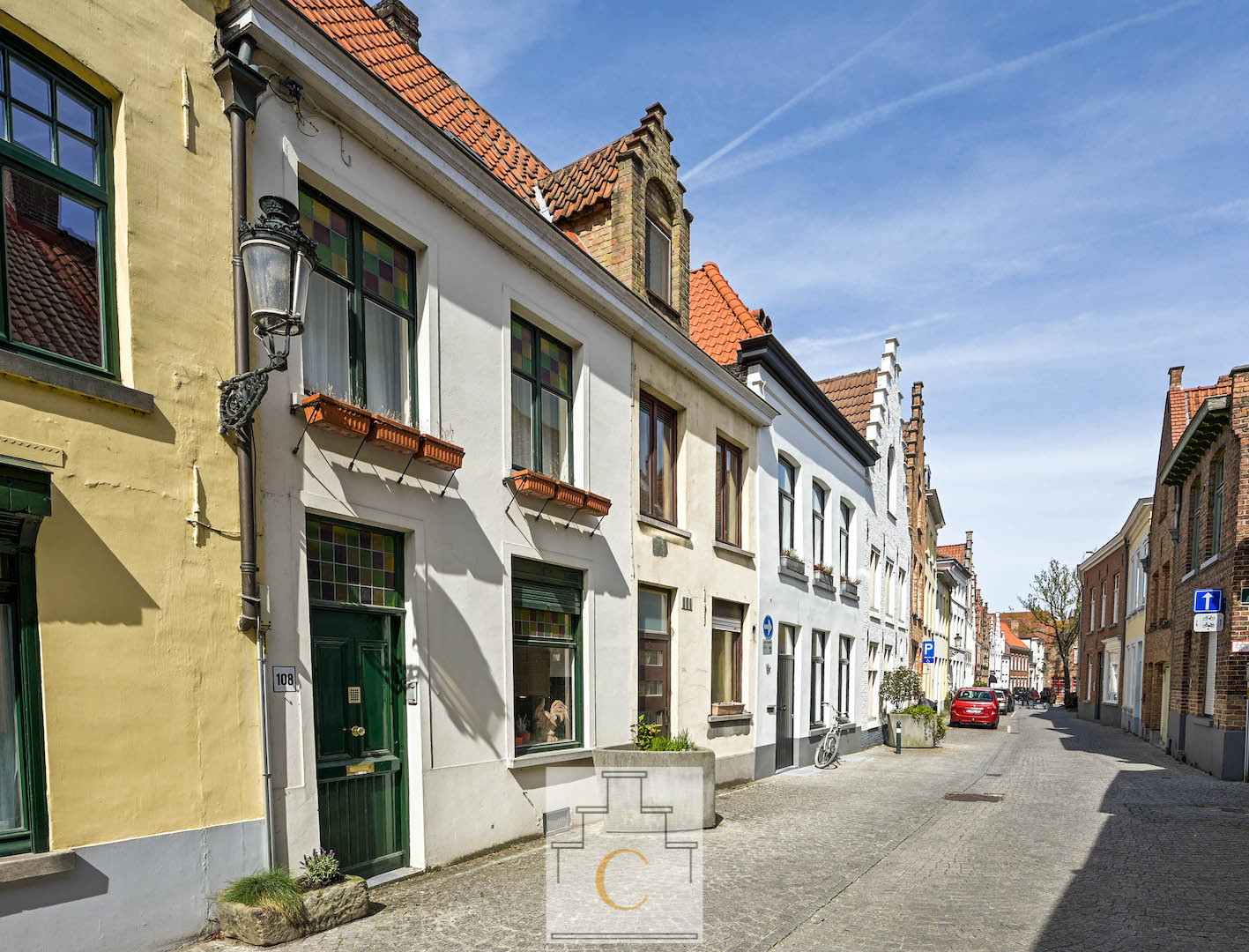 droomhuisje in de Moerstraat, palend aan de rei, les pieds dans l’eau