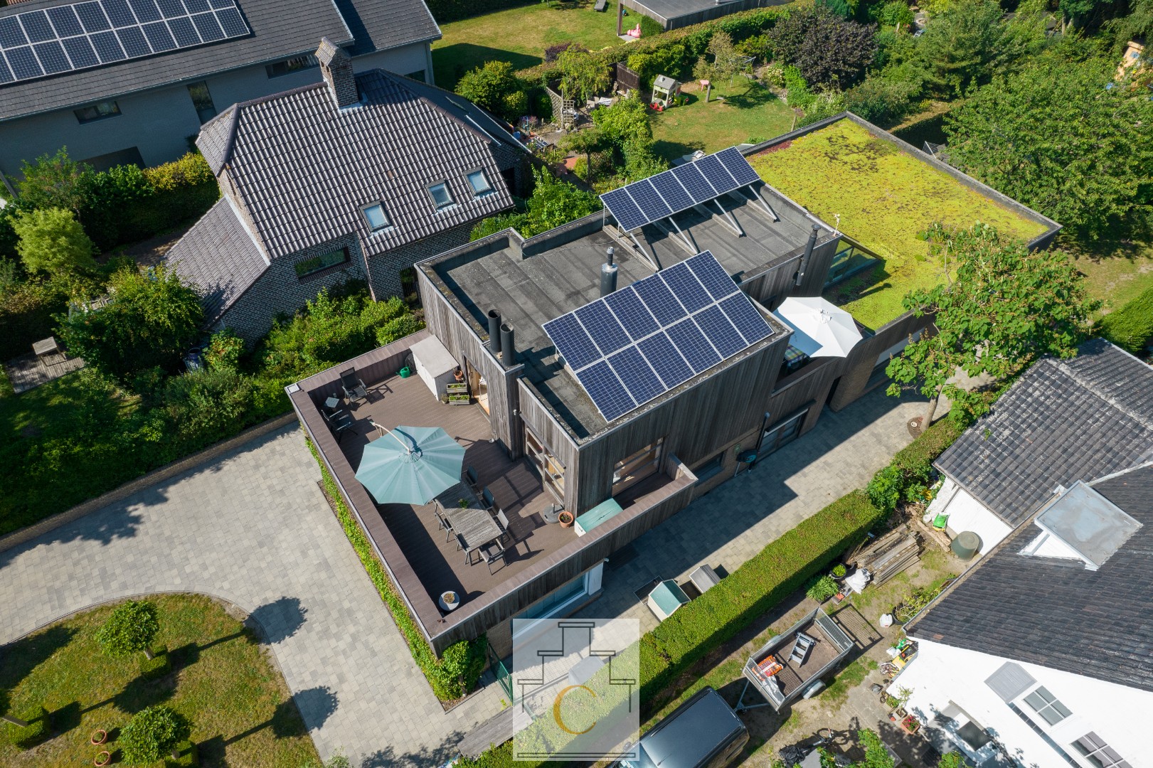 Ruime villa in moderne bouwstijl op een absolute toplocatie te Sint-Andries