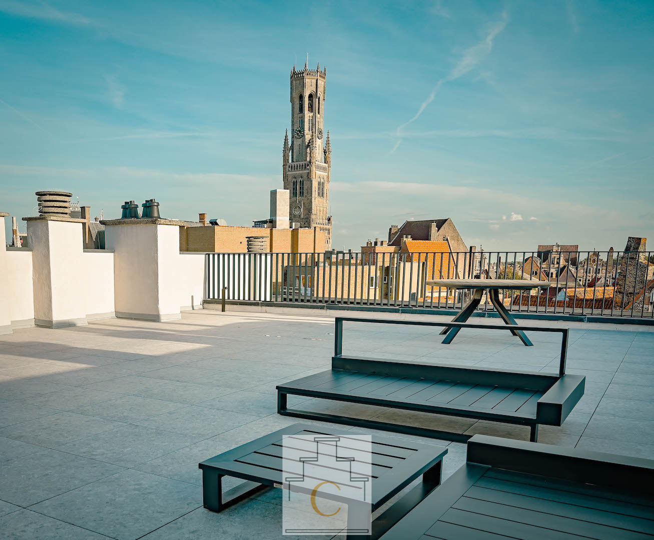 Ruim en recent verbouwd  APPARTEMENT (circa 110 m2 ) met gemeenschappelijk dakterras – Brugge (Geldmuntstraat) en grote kelder