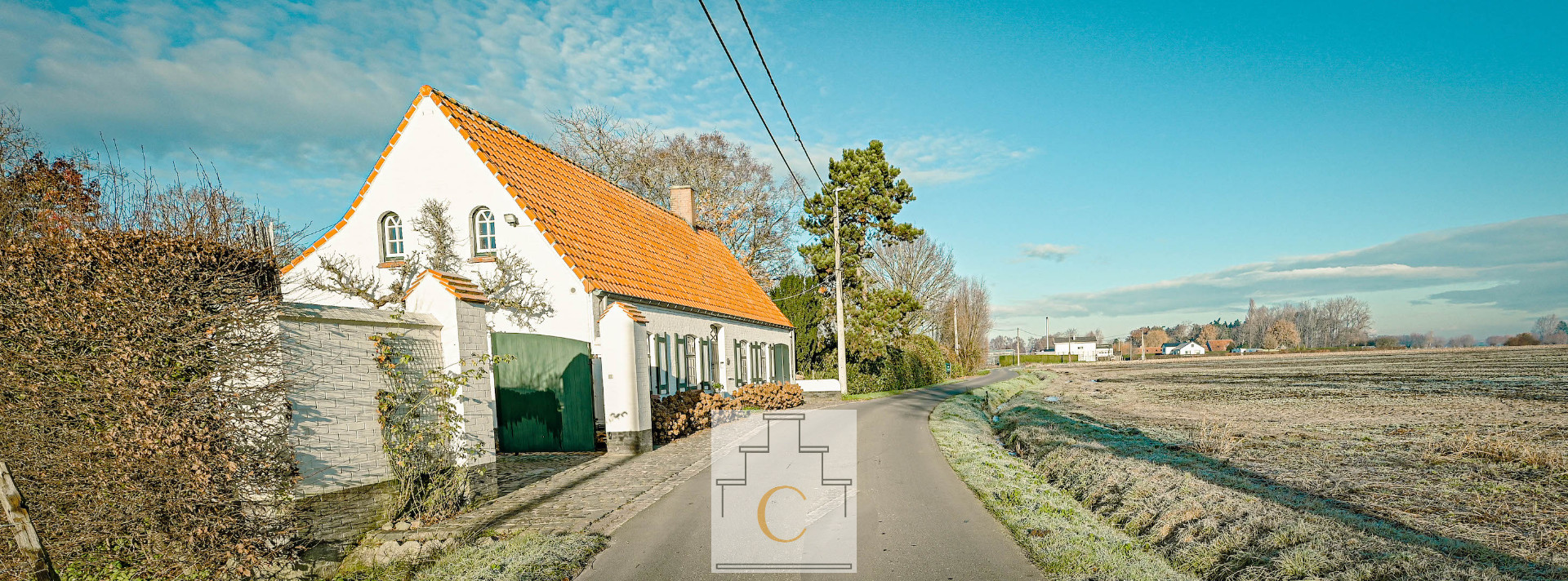 idyllisch gelegen landhuis met perfect georiënteerde tuin, oprit/poort en parking voor meerdere wagens