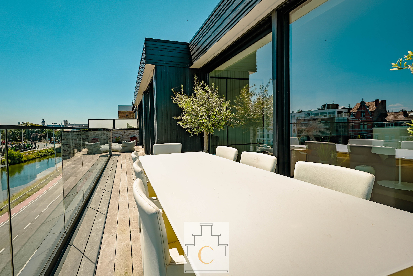 Exclusieve penthouse met ruime zonneterrassen aan de Damse vaart