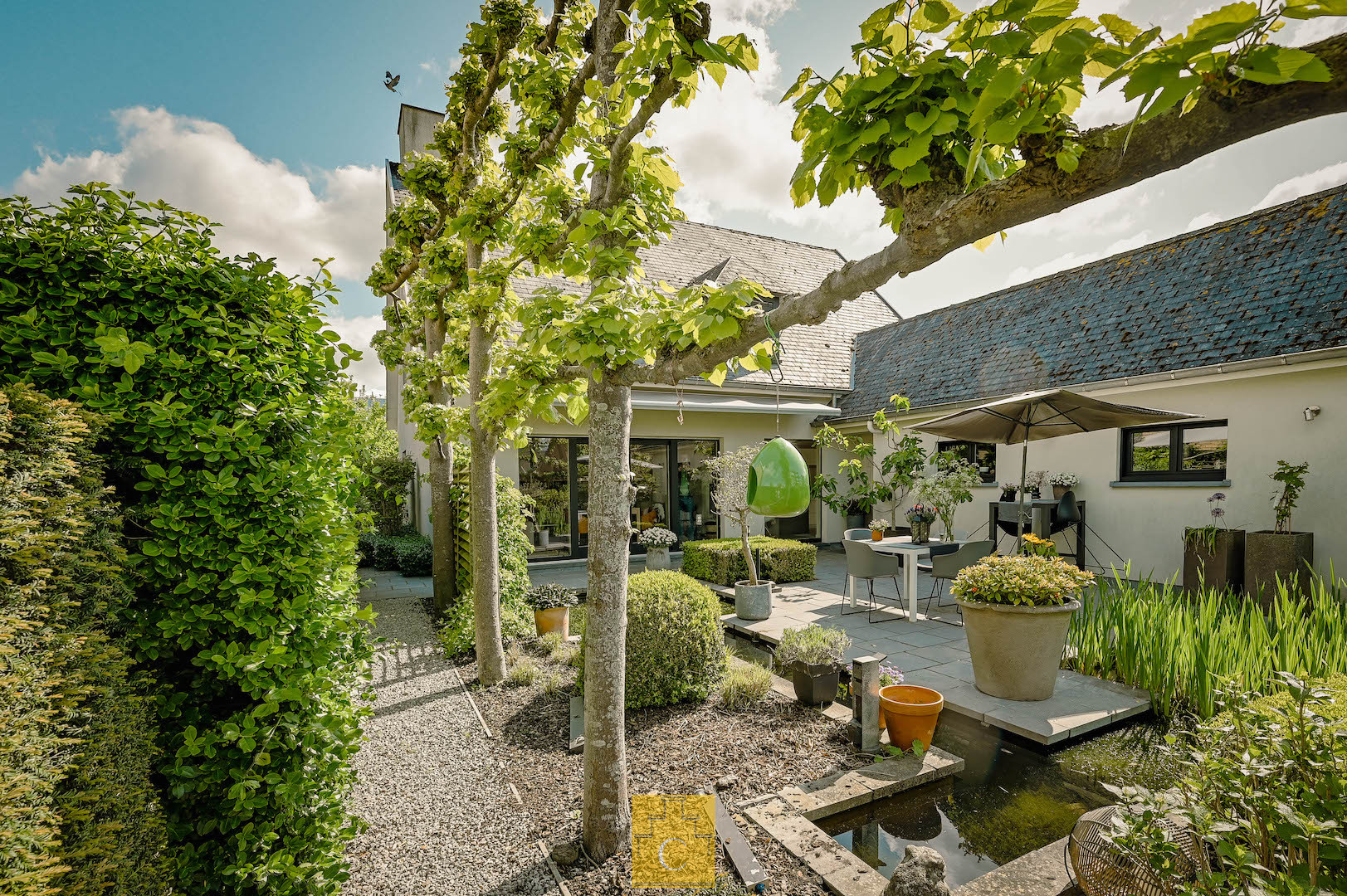 knap verbouwde villa met zonnige tuin en ruime parking, rustige residentiële locatie te Sint-Michiels