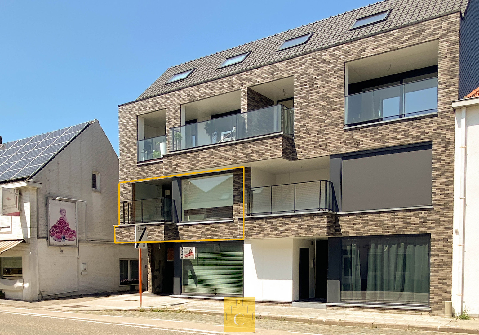 Ruim, lichrtijk 2-slaapkamerappartement met garagebox in centrum Loppem