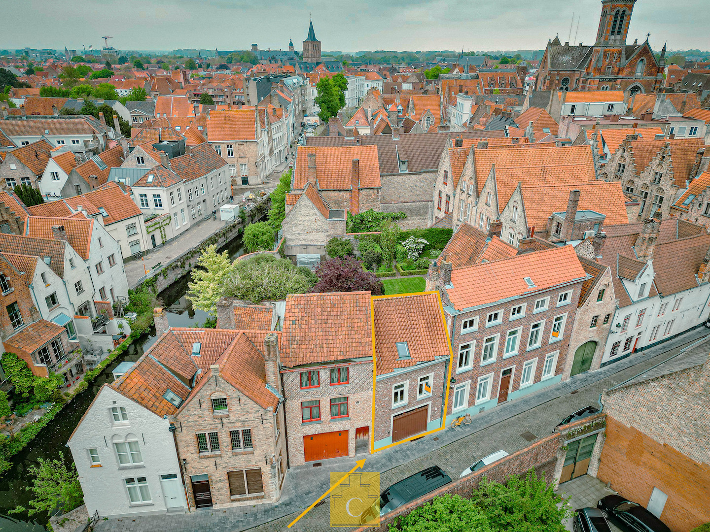 heel interessante stadswoning met garage en terras