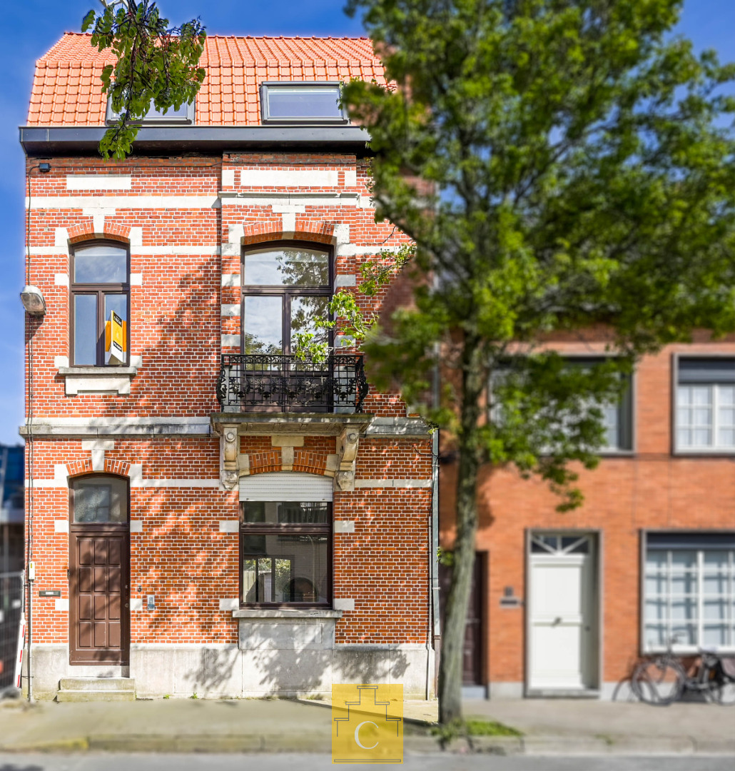 Recent gerenoveerde karaktervolle woning met ruim terras en fietspoortje