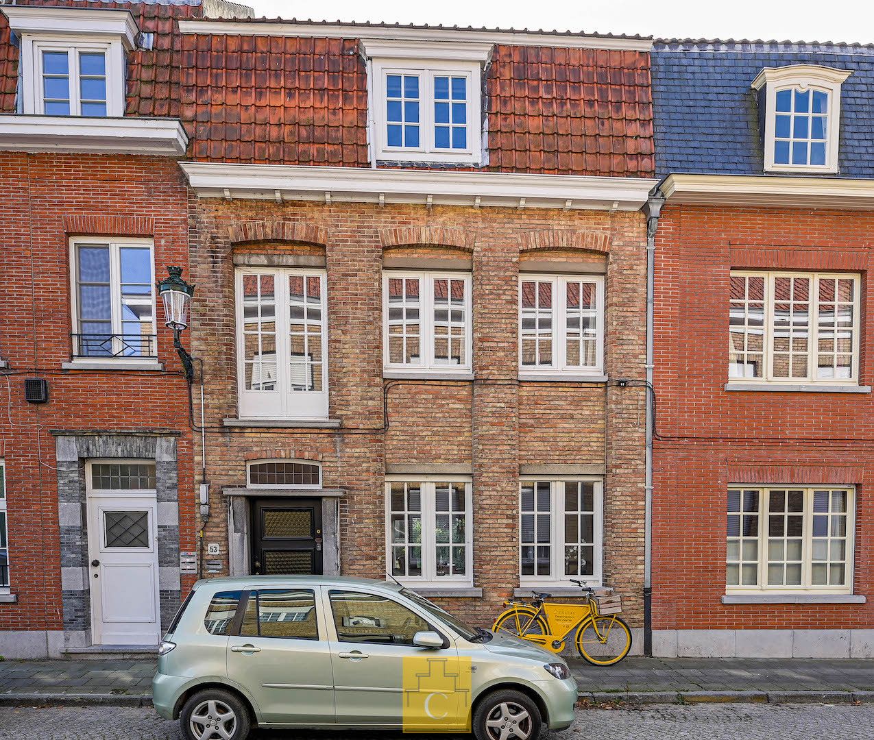 ruim burgerhuis met diepe zongerichte stadstuin en grote garage/uitweg, centrale en rustige ligging op Sint-Gillis