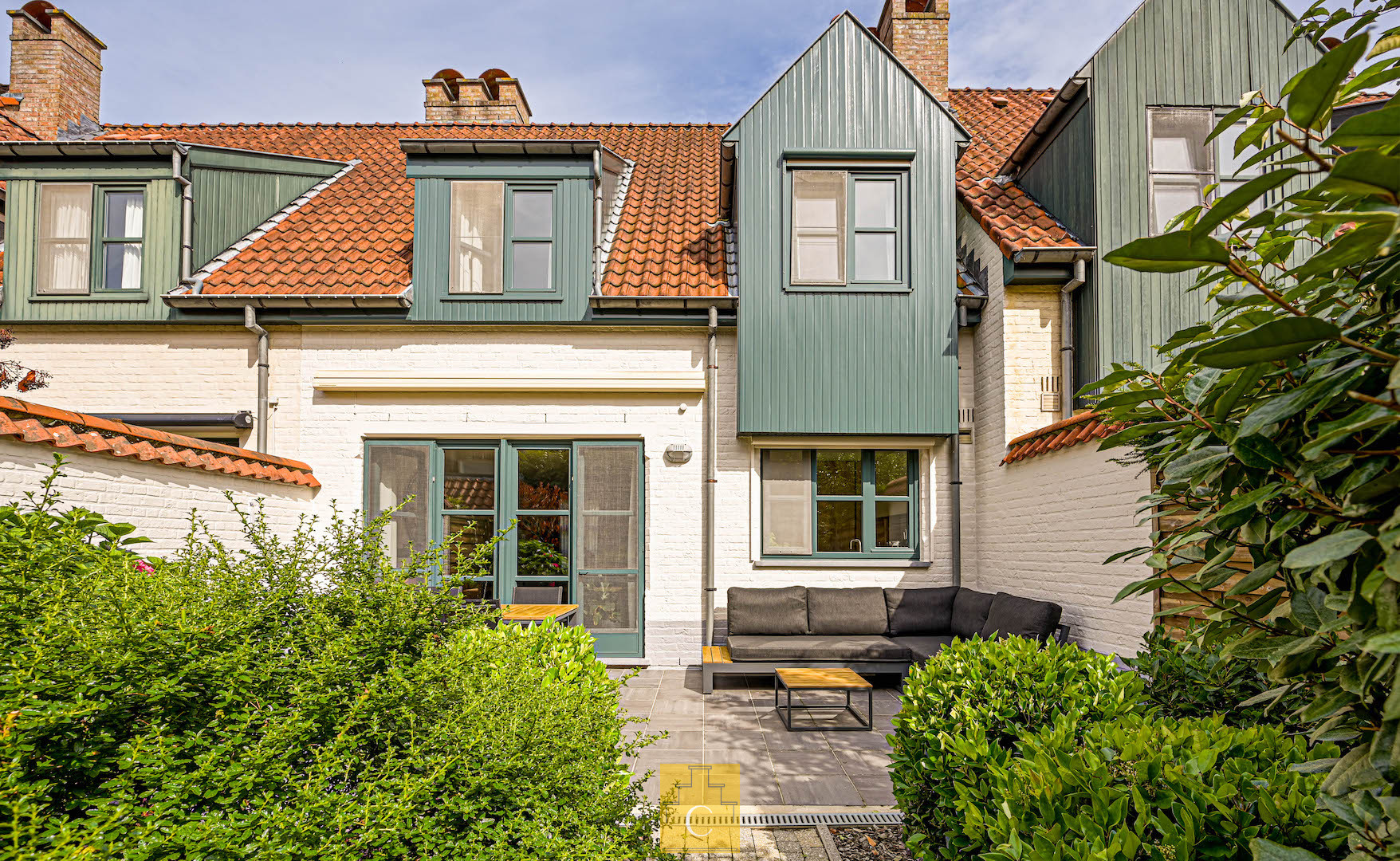 instapklare stadswoning in Brugse Begijnhofstijl, sublieme zongerichte tuin met fietsenpoortje, inclusief garagebox vlakbij