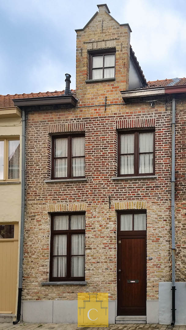 Toffe Brugse woning met groot terras – ideale ligging in rustige straat en nabij de vesten en de molens