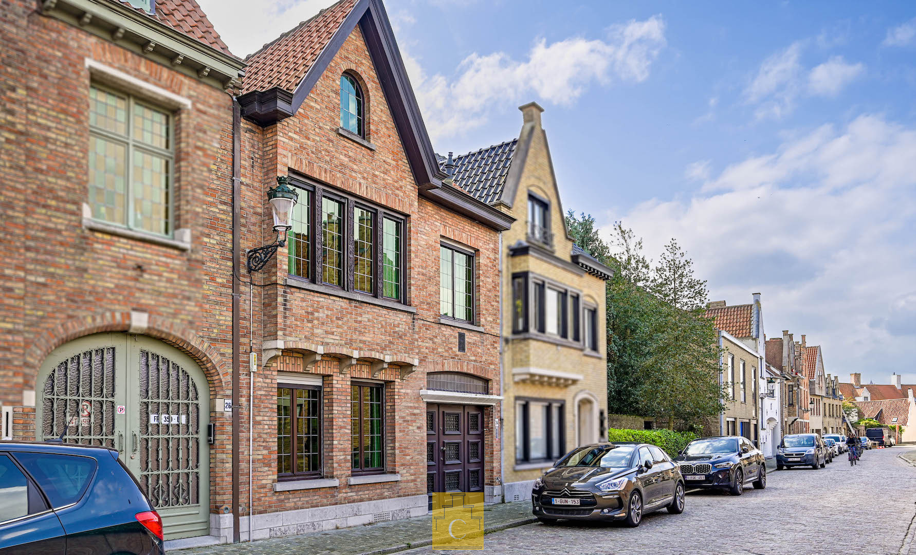 ruim burgerhuis op een droomligging in het Gezellekwartier op St Anna, bij de molens, met diepe zuidgerichte tuin, grondoppervlakte 395 m2