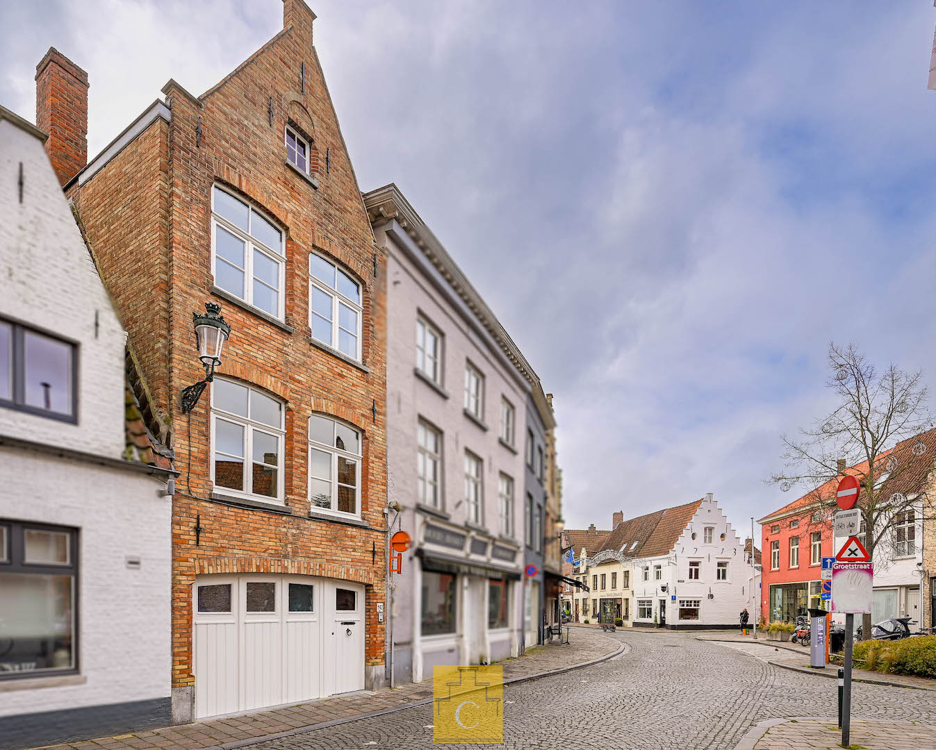 volledig gerenoveerde stadswoning met garage nabij Kruispoort