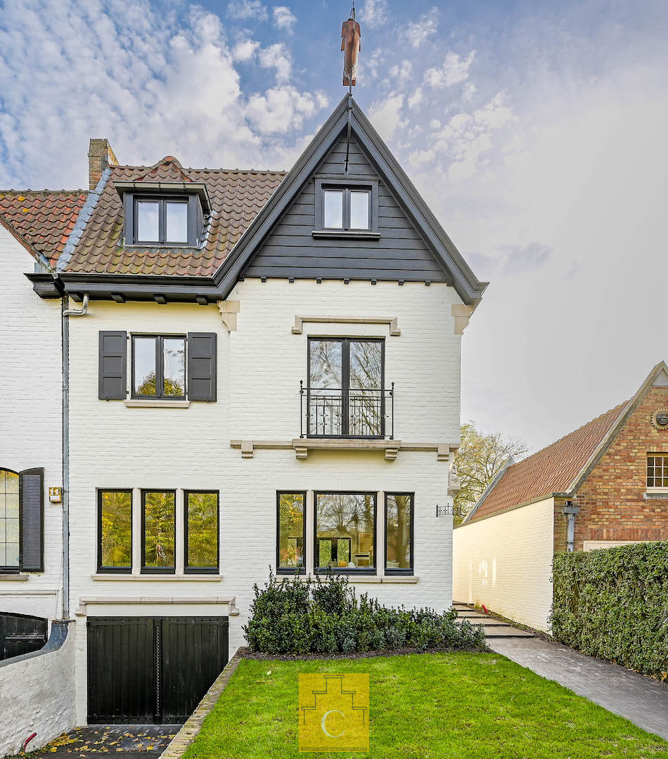 riante stadsvilla in Knokse stijl met grote garage, diverse terrassen en sublieme tuin, zicht op de Molens en alle Brugse torens, grondoppervlakte 655 m2