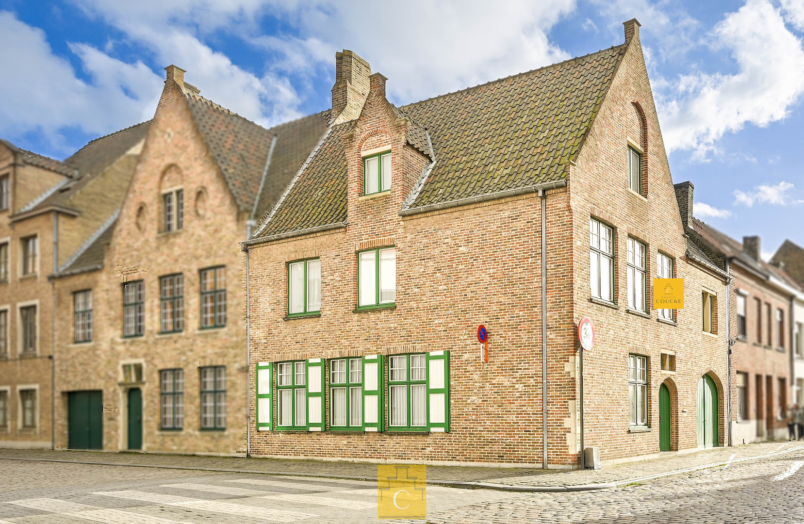 ruime energievriendelijke stadswoning met garage en zonnige buitenpatio, perfecte locatie tussen station en Minnewater