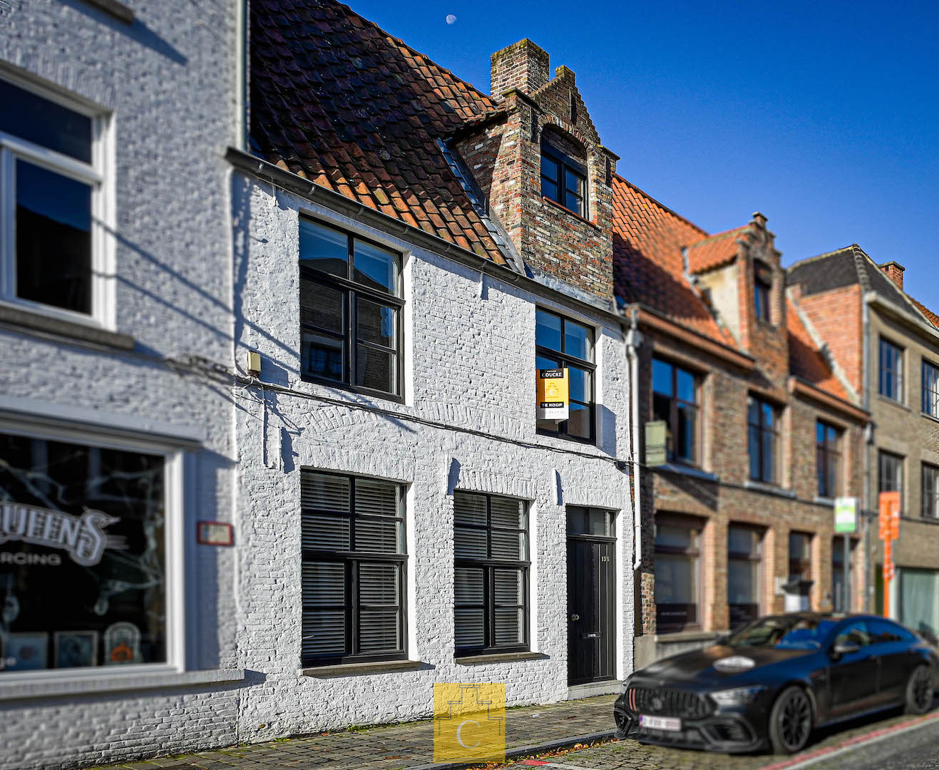 recent gerenoveerd 16e eeuws Brugs huis met zonnige buitenpatio, nabij de Ezelpoort