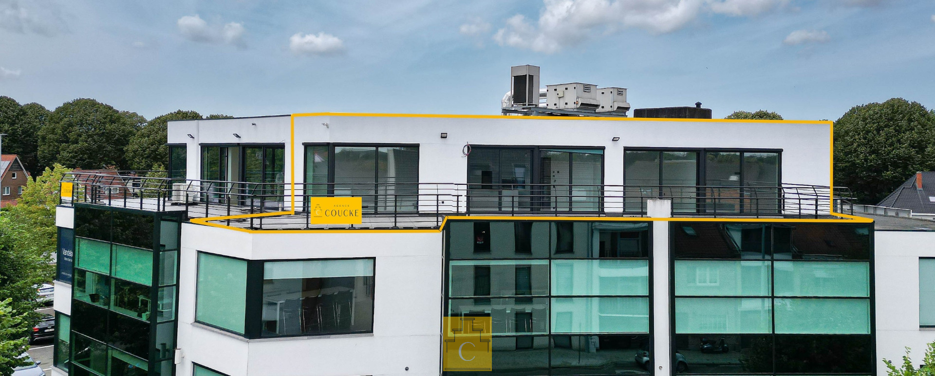 Volledig verbouwd dakappartement met ruim terras