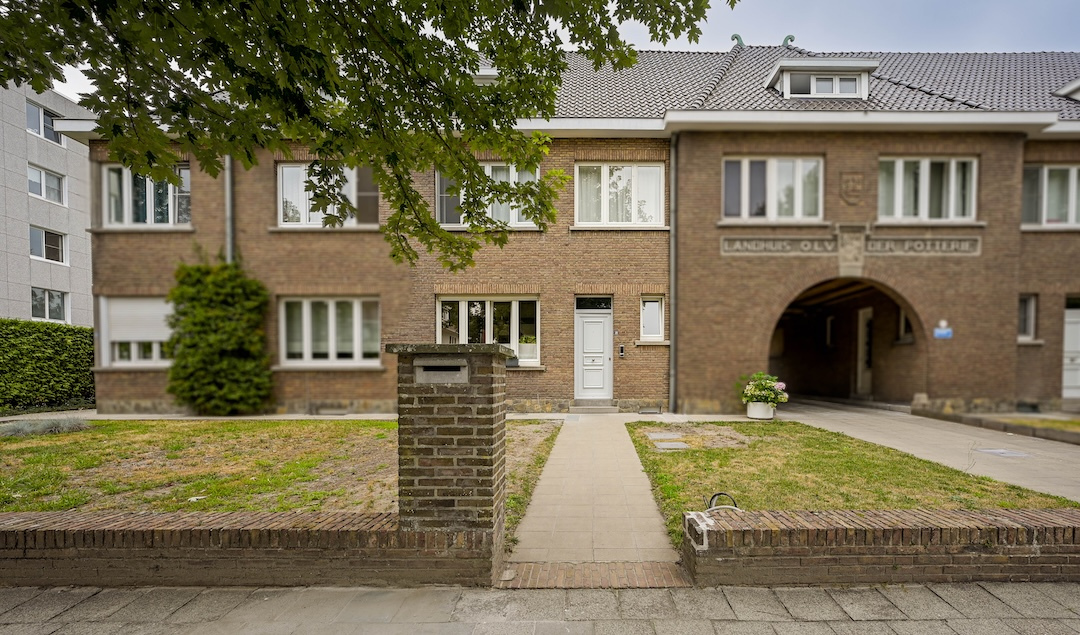 Karaktervolle woning uit 1940 met zuidwest gerichte tuin nabij Brugge