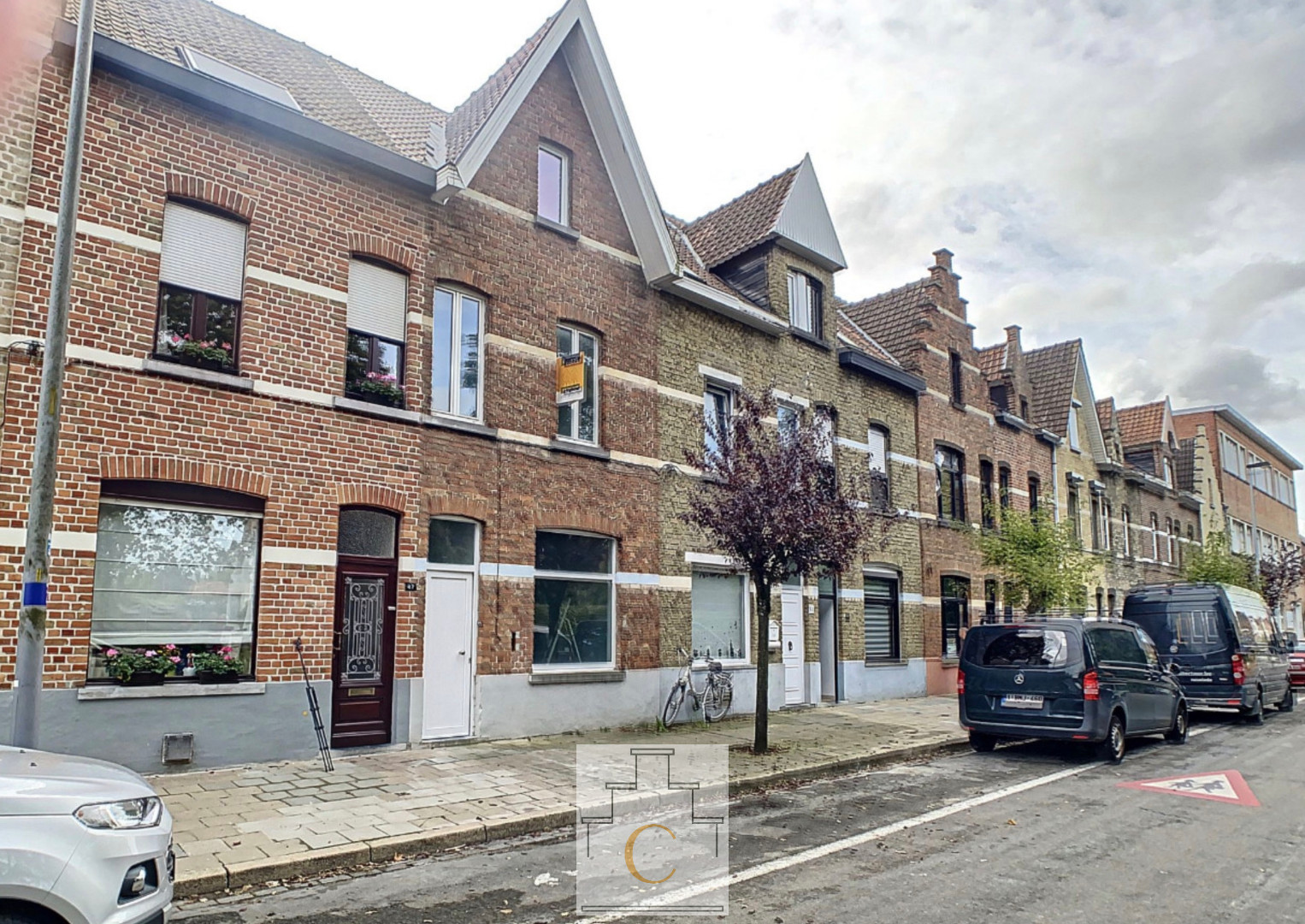 gerenoveerde rijwoning met zuidgerichte tuin voorraan St Andries