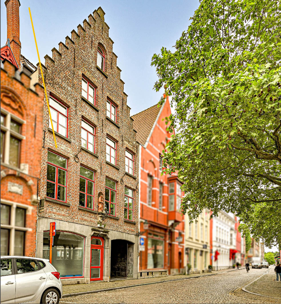 Exclusief wonen met zicht over de Vismarkt in hartje Brugge