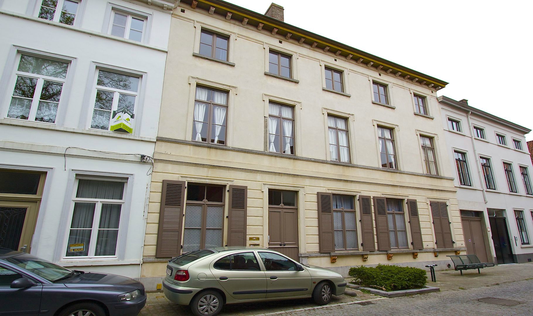 Charmant appartement op de 2de  verdiep van een herenhuis, gelegen in het hart van Brugge.