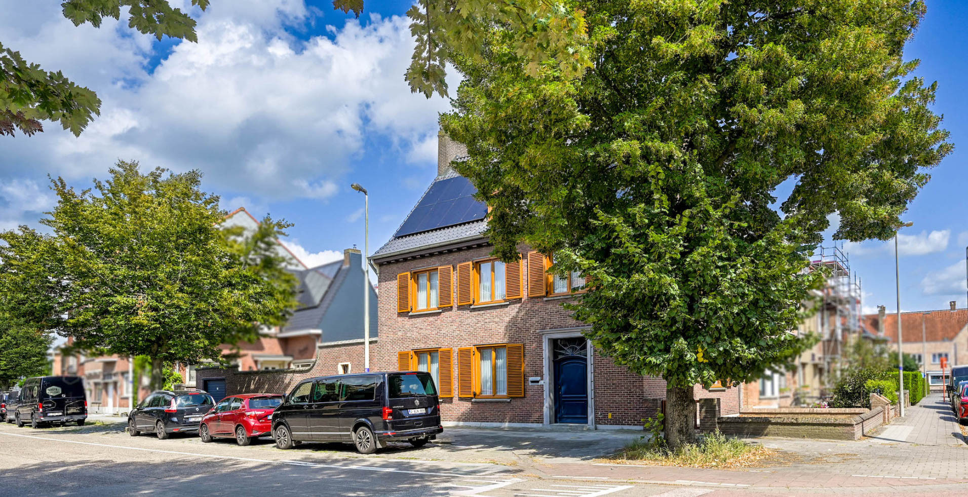 Ruim Burgershuis met tuin en garage te Kristus Koning