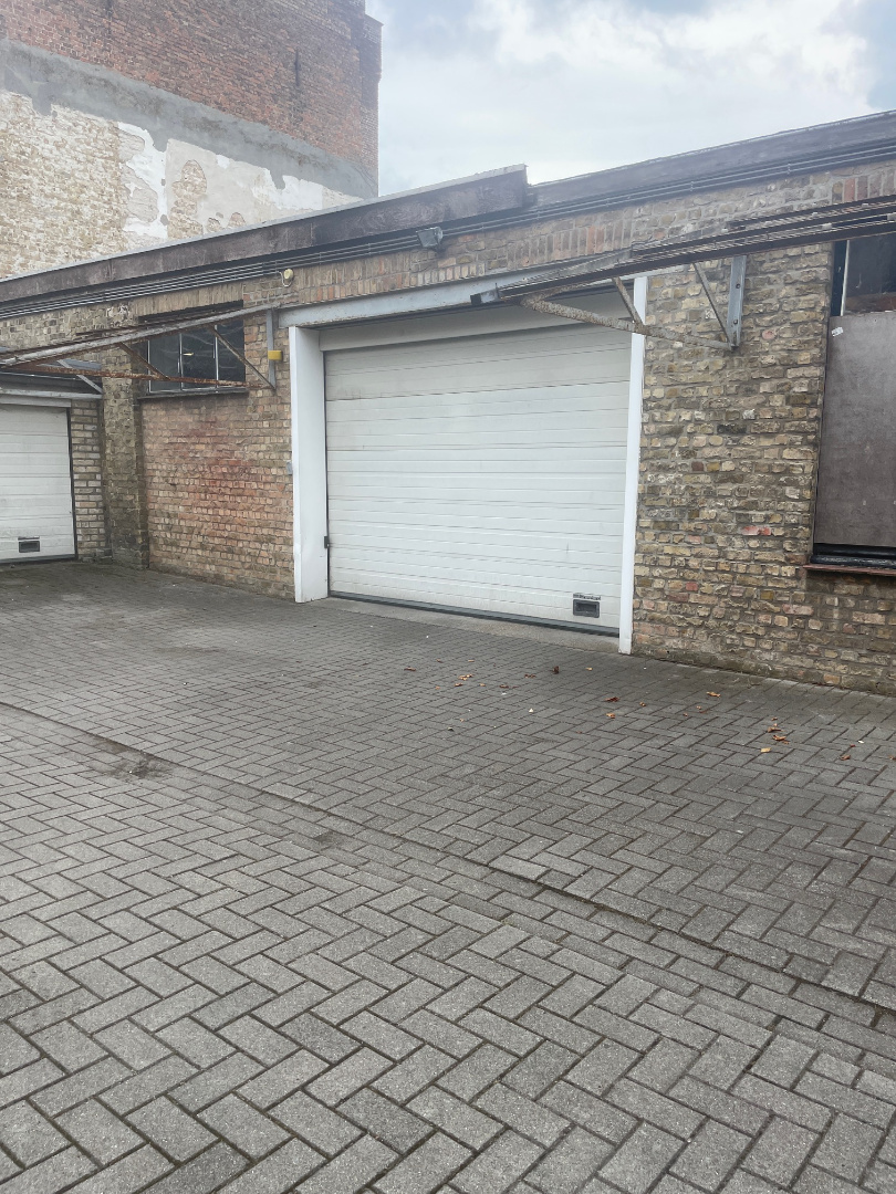 Overdekte autostandplaats te huur in Sint-Anna – Brugge