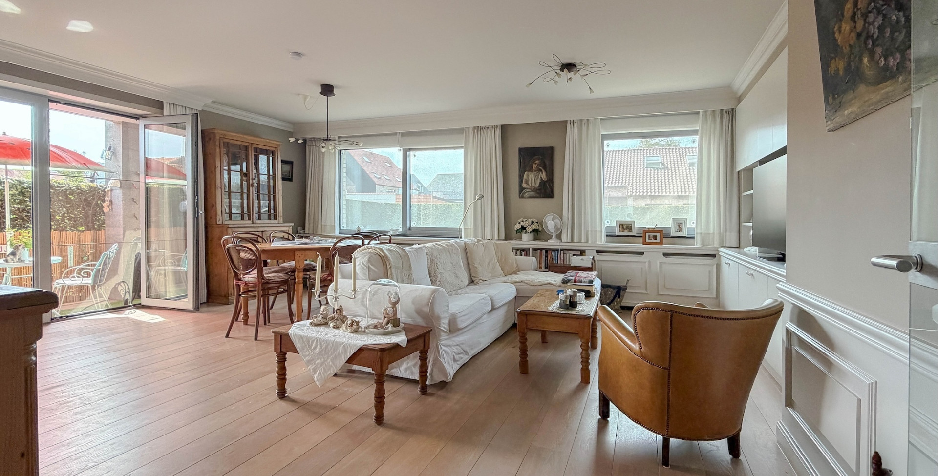 Luxueus gelijkvloers appartement met 2 slaapkamers, terras en tuin - mogelijkheid om garage bij te huren