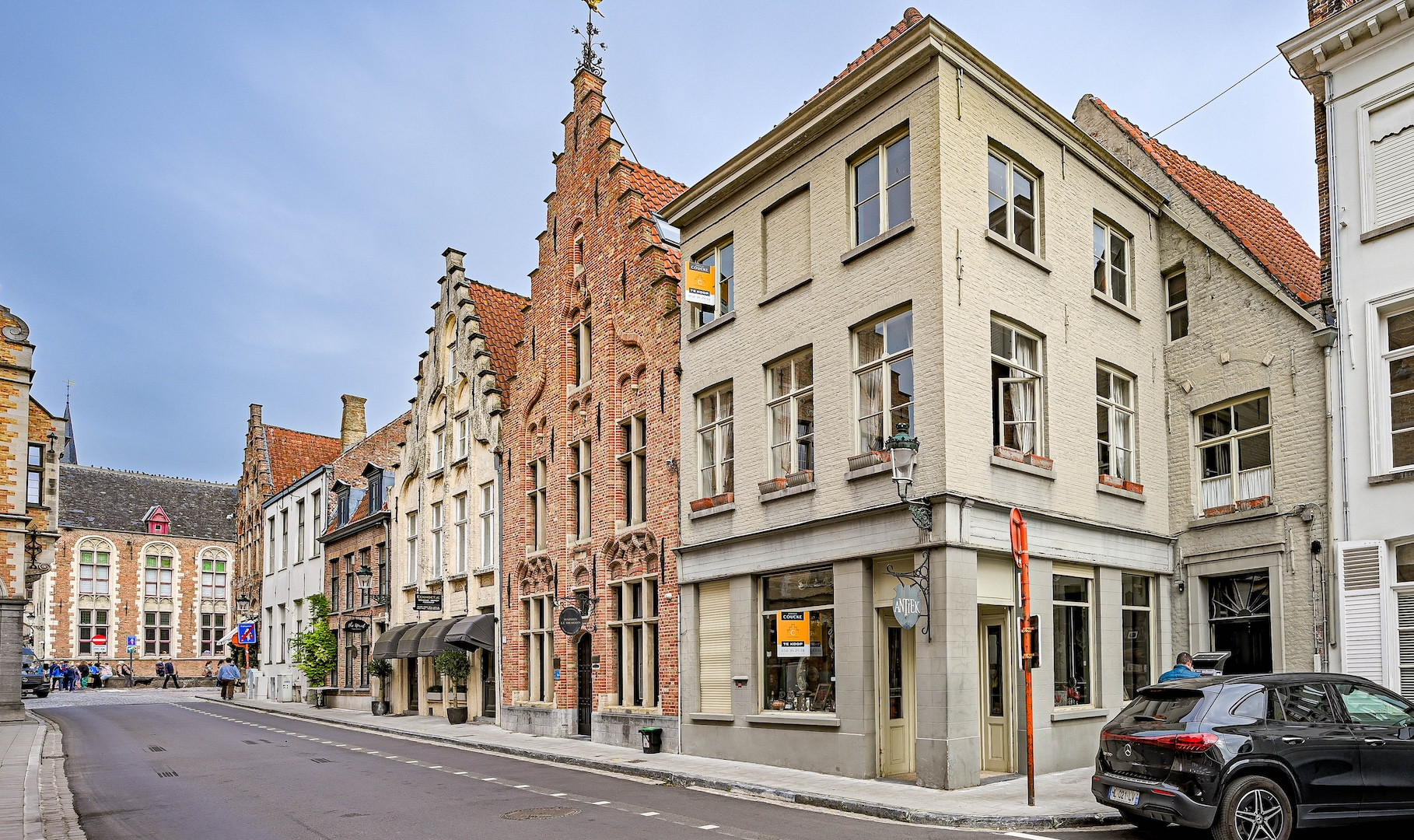 een verborgen stukje Brugge, met een verhaal achter elke deur