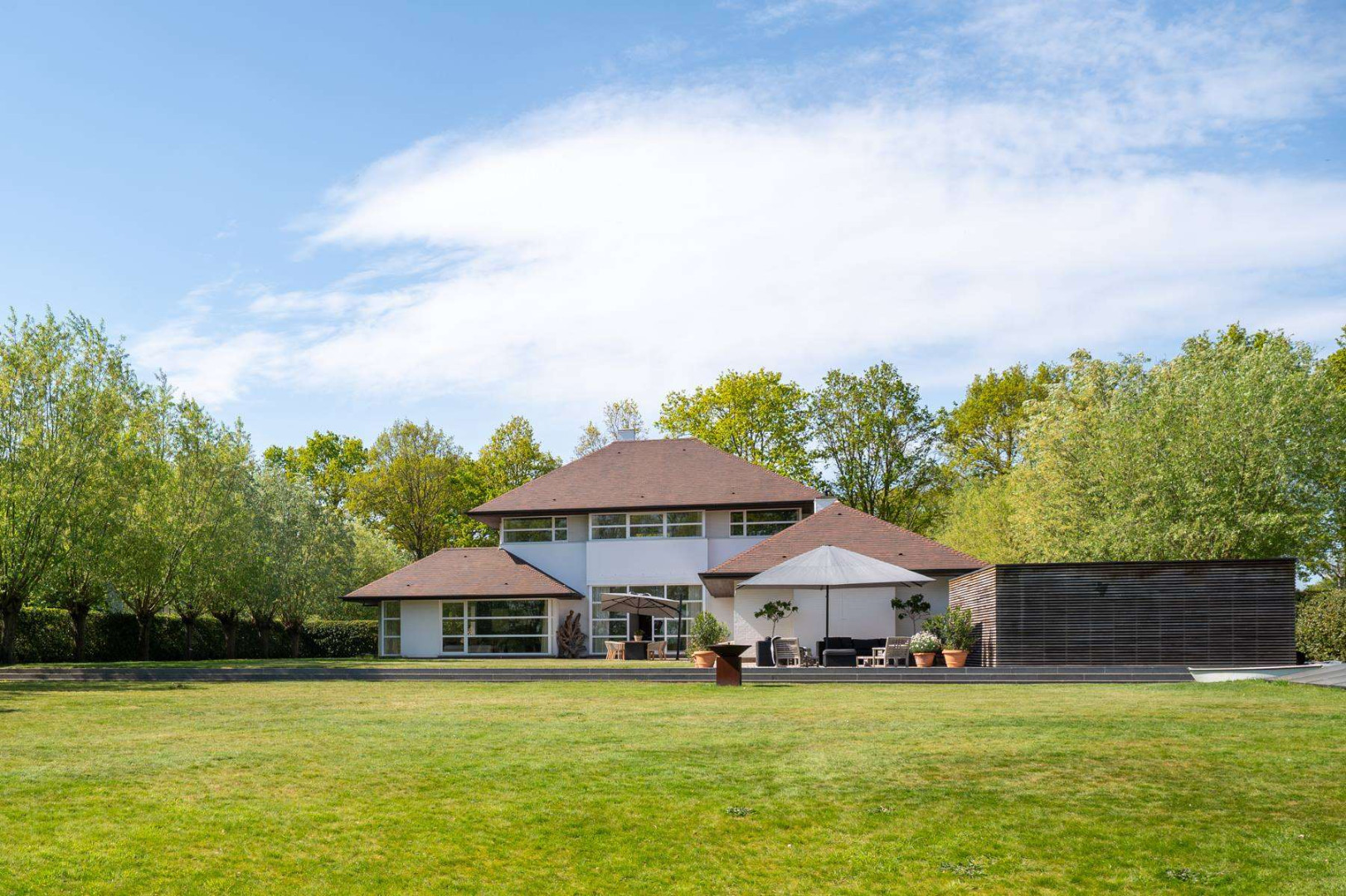 Exclusieve villa gelegen in het groen langs de Abdijhoek