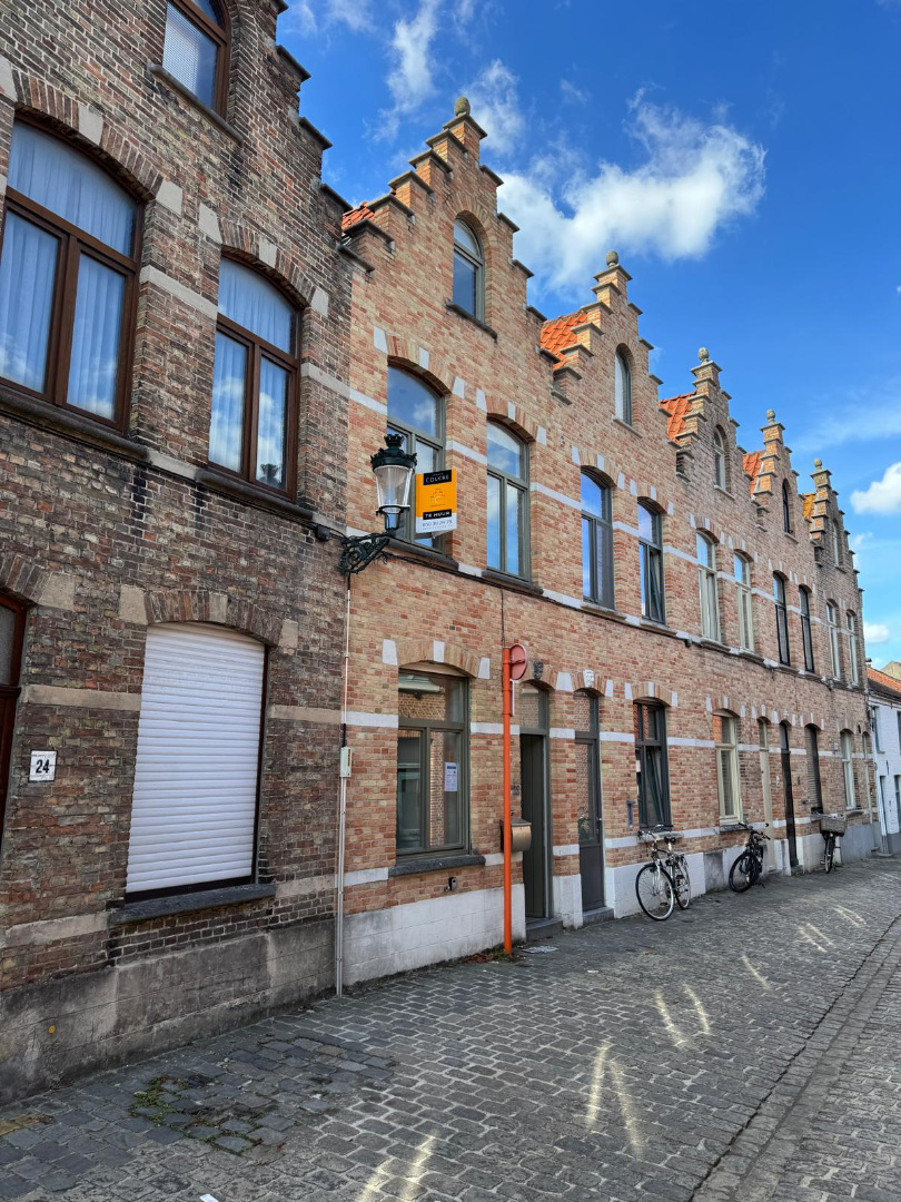 Instapklare trapgevelwoning met zonnig terrastuintje en grote berging, centrum, rustige straat omgeving ’t Zand