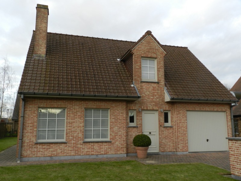 toffe, kleinere VILLA met garage, terras en tuin - residentiële ligging in stille verkaveling te Loppem